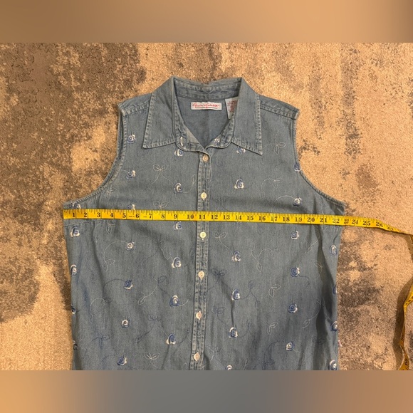 Women’s Gloria Vanderbilt Denim Button Up Top - Picture 4 of 5